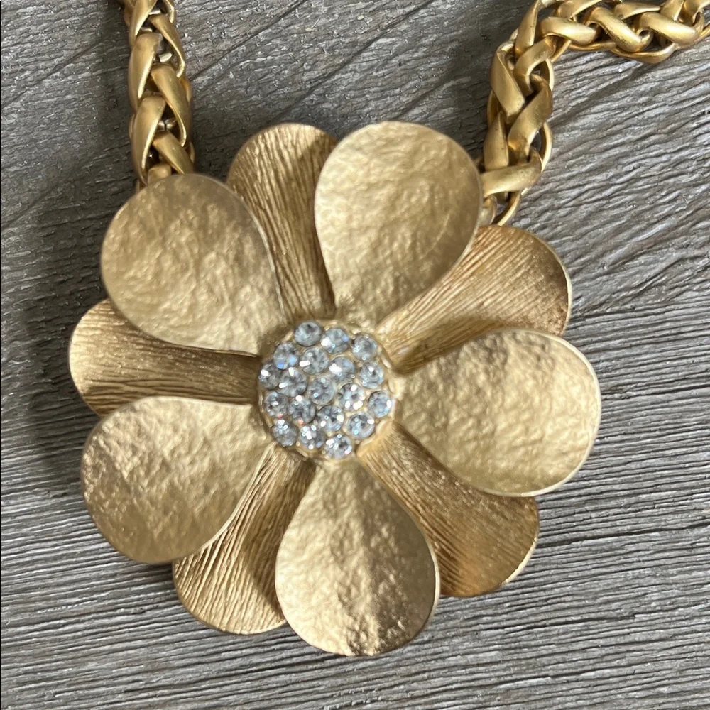 Premier Designs Gold Floral Necklace brooch Pendant - Picture 4 of 11